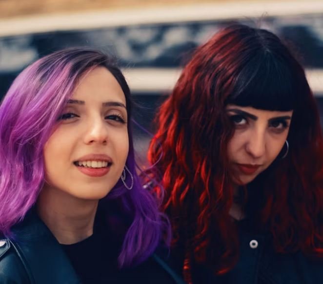 Is Temporary Hair Color Spray Safe for Curly Hair?
